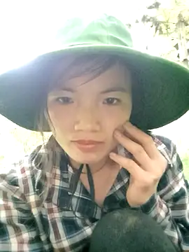 Snapshot of ngan-cute chatting on 09/10/25, 10:48 ngan-cute online show from 09/10/25, 10:48