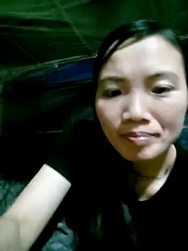 Snapshot of ngan-cute chatting on 10/15/25, 12:49 ngan-cute online show from 10/15/25, 12:49