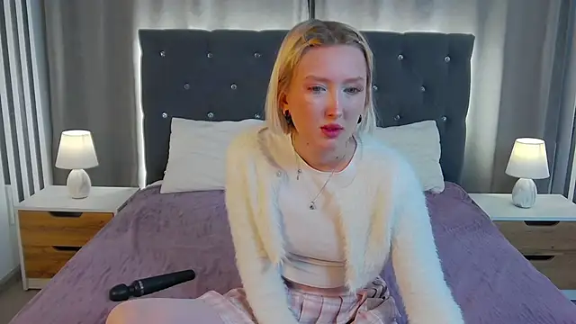 Snapshot of MarianeSun chatting on 12/03/25, 04:09 MarianeSun online show from 12/03/25, 04:09