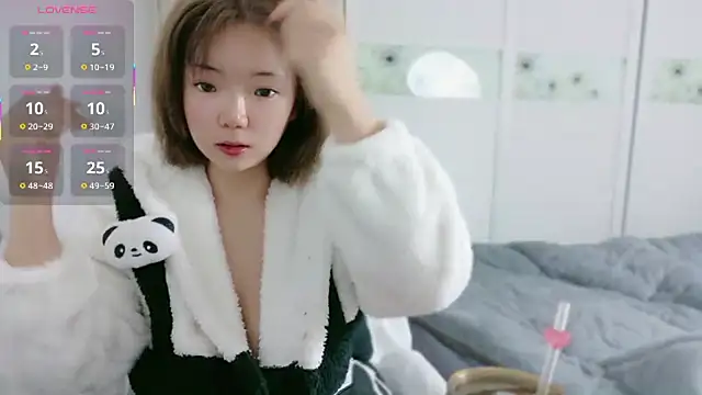 Snapshot of E-cup2 chatting on 11/07/25, 10:37 E-cup2 online show from 11/07/25, 10:37