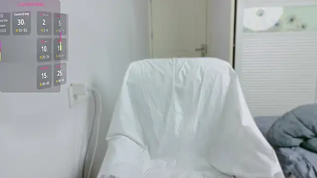 Snapshot of E-cup2 chatting on 11/16/25, 11:27 E-cup2 online show from 11/16/25, 11:27