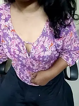 Snapshot of tamilmaha12 chatting on 09/19/25, 03:56 tamilmaha12 online show from 09/19/25, 03:56