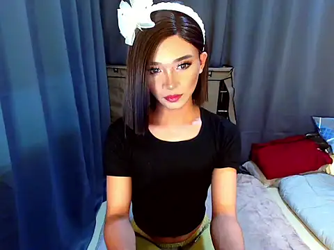 Petite HugeCock online show from 12/16/25, 06:46