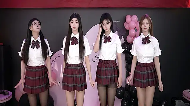 Snapshot of U-R-HERE chatting on 11/30/25, 02:26 U-R-HERE online show from 11/30/25, 02:26