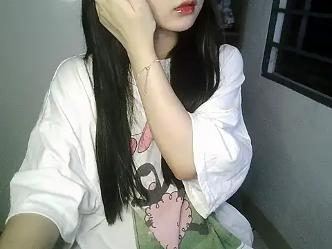 Snapshot of Annabelle-e chatting on 10/10/25, 05:34 Annabelle-e online show from 10/10/25, 05:34