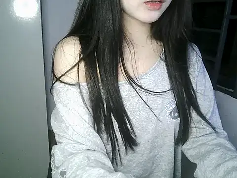 Snapshot of Annabelle-e chatting on 10/26/25, 03:18 Annabelle-e online show from 10/26/25, 03:18