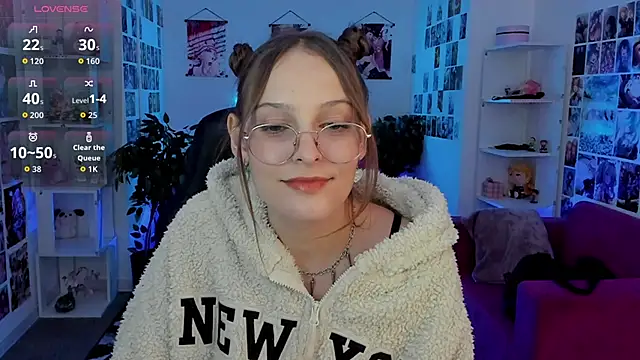 Snapshot of JenniferKiim chatting on 09/15/25, 11:21 JenniferKiim online show from 09/15/25, 11:21