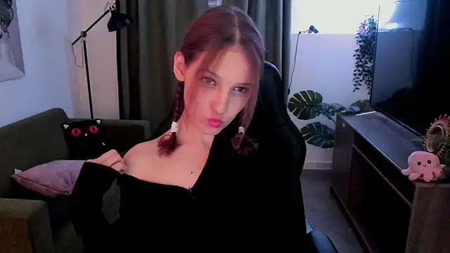 Snapshot of JenniferKiim chatting on 10/15/25, 12:05 JenniferKiim online show from 10/15/25, 12:05