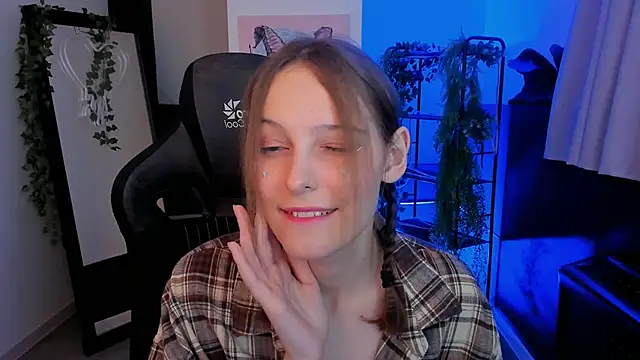 Snapshot of JenniferKiim chatting on 10/23/25, 11:31 JenniferKiim online show from 10/23/25, 11:31