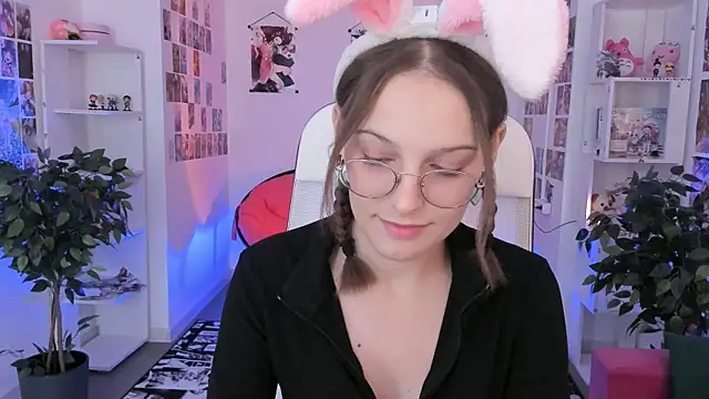 Snapshot of JenniferKiim chatting on 11/01/25, 08:27 JenniferKiim online show from 11/01/25, 08:27