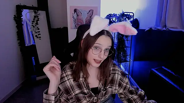 Snapshot of JenniferKiim chatting on 11/11/25, 11:43 JenniferKiim online show from 11/11/25, 11:43