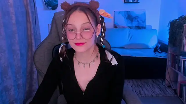 Snapshot of JenniferKiim chatting on 11/25/25, 11:21 JenniferKiim online show from 11/25/25, 11:21