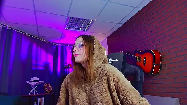 Snapshot of JenniferKiim chatting on 12/03/25, 12:03 JenniferKiim online show from 12/03/25, 12:03