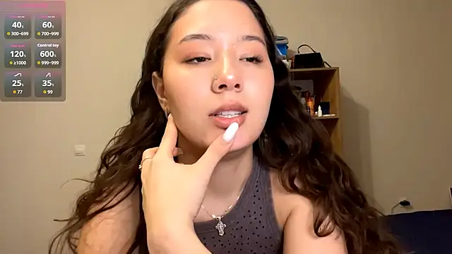 Snapshot of Sakuravice chatting on 10/06/25, 02:14 Sakuravice online show from 10/06/25, 02:14