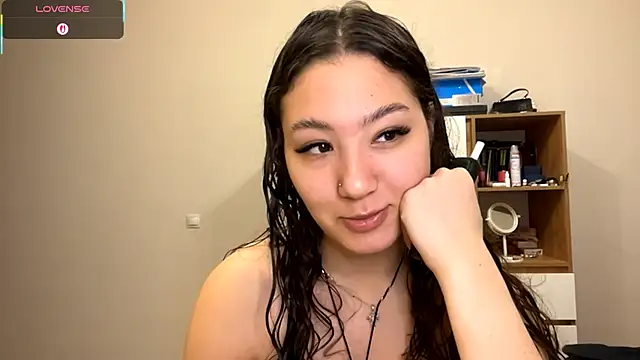 Snapshot of Sakuravice chatting on 10/20/25, 12:05 Sakuravice online show from 10/20/25, 12:05