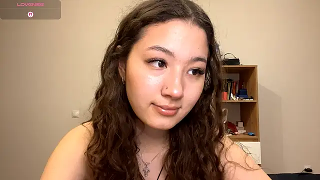 Snapshot of Sakuravice chatting on 10/31/25, 12:17 Sakuravice online show from 10/31/25, 12:17