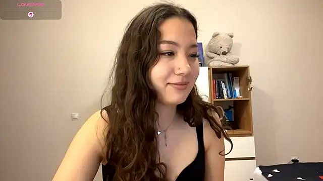 Snapshot of Sakuravice chatting on 11/09/25, 12:03 Sakuravice online show from 11/09/25, 12:03