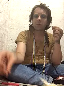 Snapshot of allie-1 chatting on 10/20/25, 01:39 allie-1 online show from 10/20/25, 01:39