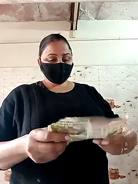 Snapshot of Rakhi_sawant143 chatting on 11/24/25, 03:06 Rakhi sawant143 online show from 11/24/25, 03:06