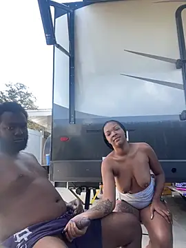 Snapshot of redd2wett chatting on 11/24/25, 05:56 redd2wett online show from 11/24/25, 05:56