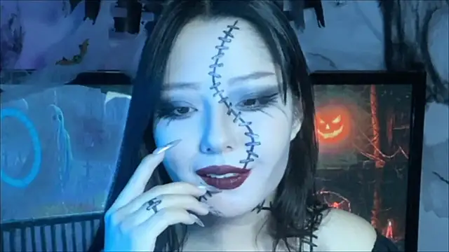 Snapshot of WonderMira chatting on 10/26/25, 01:39 WonderMira online show from 10/26/25, 01:39