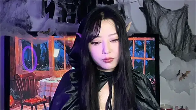 Snapshot of WonderMira chatting on 10/28/25, 01:14 WonderMira online show from 10/28/25, 01:14