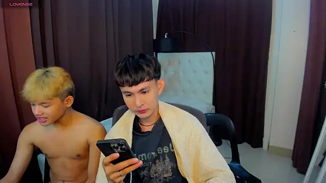 Snapshot of xxxhugecocktwinkxxx chatting on 10/24/25, 05:42 xxxhugecocktwinkxxx online show from 10/24/25, 05:42