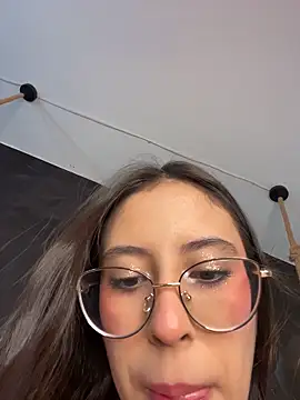 Juanita-Diaz online show from 10/30/25, 08:42