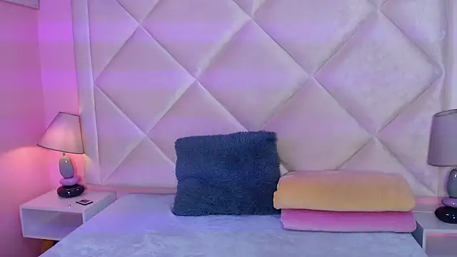 Miaa Smithh   online show from 10/29/25, 12:29