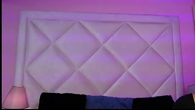 Miaa Smithh   online show from 11/25/25, 12:05