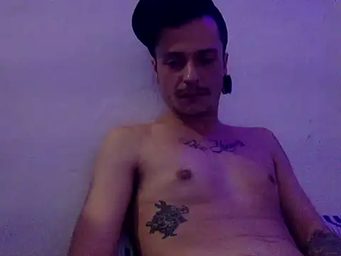 Snapshot of chrisalmeid_ chatting on 09/16/25, 07:20 chrisalmeid online show from 09/16/25, 07:20