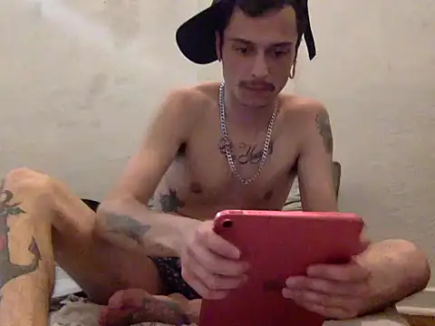 Snapshot of chrisalmeid_ chatting on 10/13/25, 12:54 chrisalmeid online show from 10/13/25, 12:54