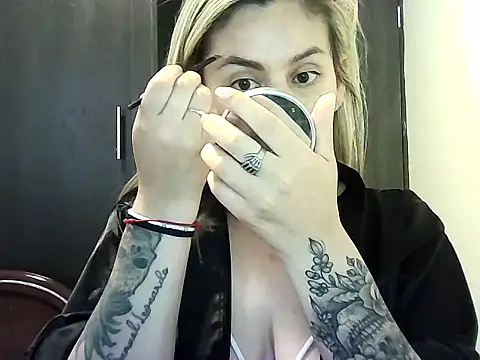 Snapshot of Valery__Rouse_ chatting on 10/14/25, 01:56 Valery Rouse online show from 10/14/25, 01:56