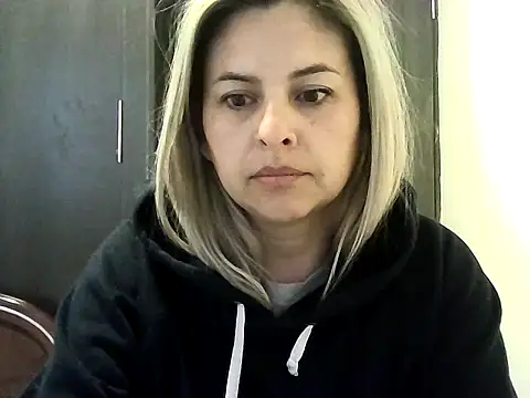 Snapshot of Valery__Rouse_ chatting on 10/19/25, 02:18 Valery Rouse online show from 10/19/25, 02:18
