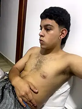 Snapshot of Young_handsome chatting on 11/27/25, 01:29 Young handsome online show from 11/27/25, 01:29