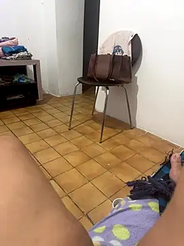 Snapshot of SecretBrunette chatting on 10/09/25, 05:05 SecretBrunette online show from 10/09/25, 05:05