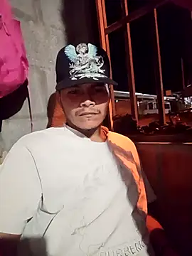 Snapshot of MiaouingAerofoil chatting on 11/08/25, 02:01 MiaouingAerofoil online show from 11/08/25, 02:01