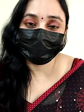 Snapshot of Monica_cams chatting on 10/28/25, 02:42 Monica cams online show from 10/28/25, 02:42