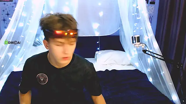 travis wolf  online show from 09/26/25, 07:29