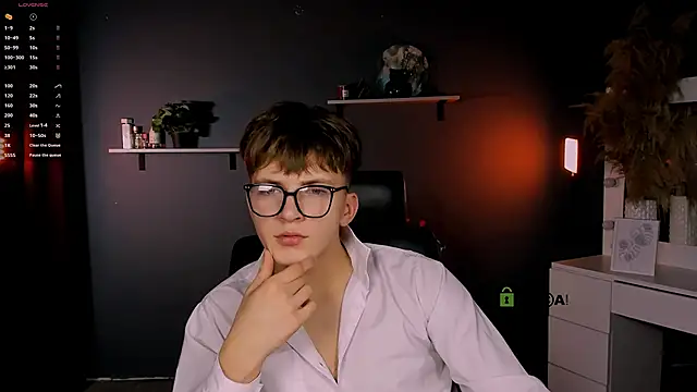 travis wolf  online show from 10/07/25, 07:33