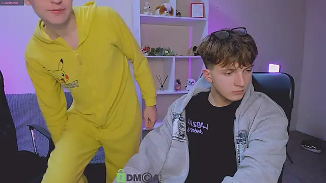 travis wolf  online show from 10/11/25, 07:12