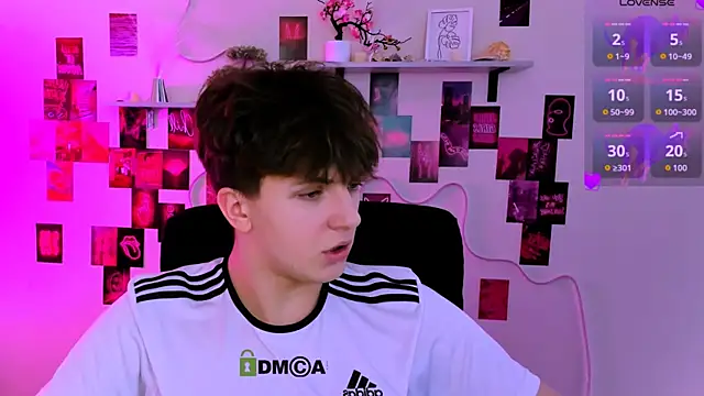 travis wolf  online show from 03/26/26, 09:48