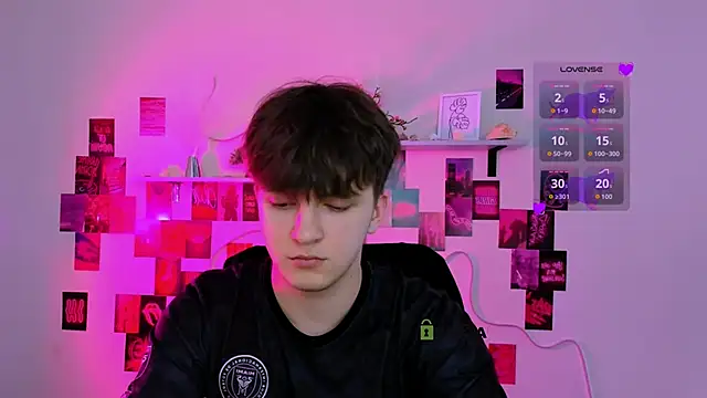 travis wolf  online show from 03/31/26, 08:48