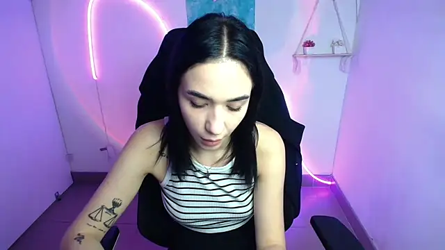 Snapshot of Bella_Night4 chatting on 10/30/25, 07:21 Bella Night4 online show from 10/30/25, 07:21