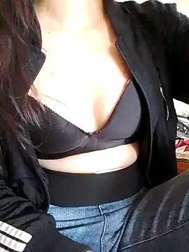 Snapshot of Handoo23 chatting on 10/07/25, 03:14 Handoo23 online show from 10/07/25, 03:14