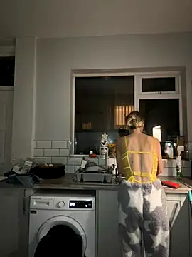 Snapshot of CheekyChelseaX chatting on 10/31/25, 07:59 CheekyChelseaX online show from 10/31/25, 07:59