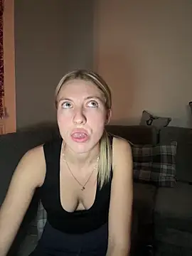 Snapshot of CheekyChelseaX chatting on 12/14/25, 05:29 CheekyChelseaX online show from 12/14/25, 05:29