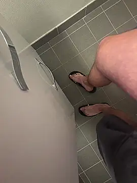 Snapshot of NuclearValue40 chatting on 02/08/26, 05:27 NuclearValue40 online show from 02/08/26, 05:27