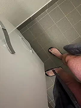 Snapshot of NuclearValue40 chatting on 02/19/26, 07:10 NuclearValue40 online show from 02/19/26, 07:10