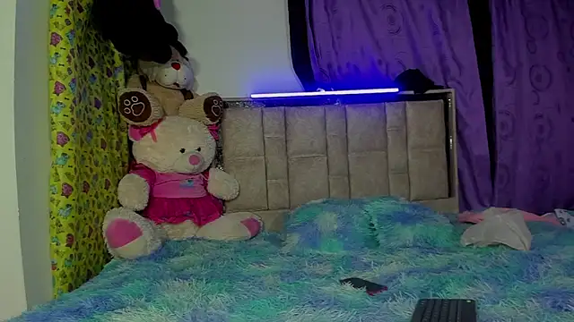 Snapshot of sophiaydaphne chatting on 04/08/26, 12:10 sophiaydaphne online show from 04/08/26, 12:10